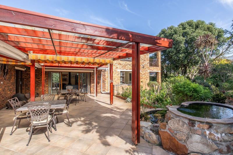 4 Bedroom Property for Sale in Bergvliet Western Cape